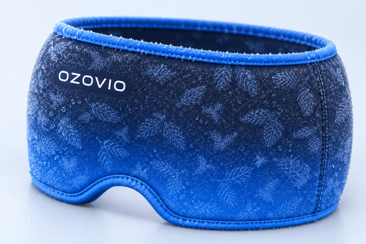Gros plan du masque anti-migraine OZOVIO couvert de givre sur toute sa surface